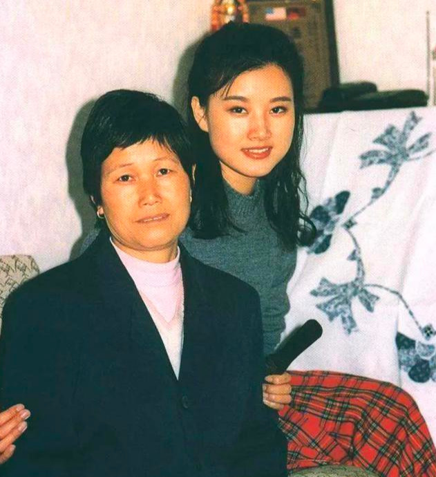 辣妹子宋祖英简介（与丈夫一见钟情，40岁高龄产子，如今幸福美满）