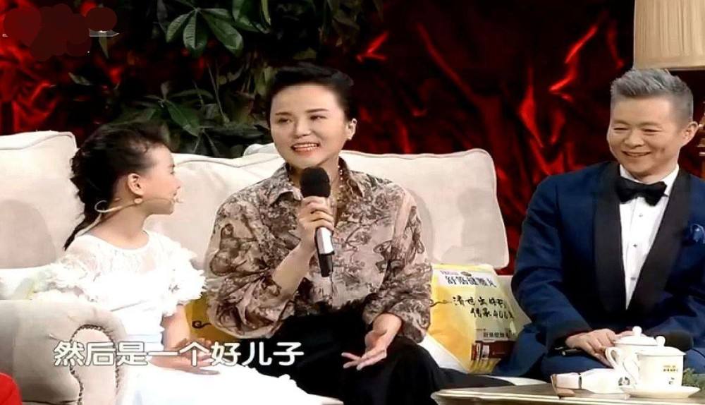 王宏伟个人资料简介（歌唱家王宏伟：3岁丧父，母亲为儿女守寡48年，今苦尽甘来无遗憾）