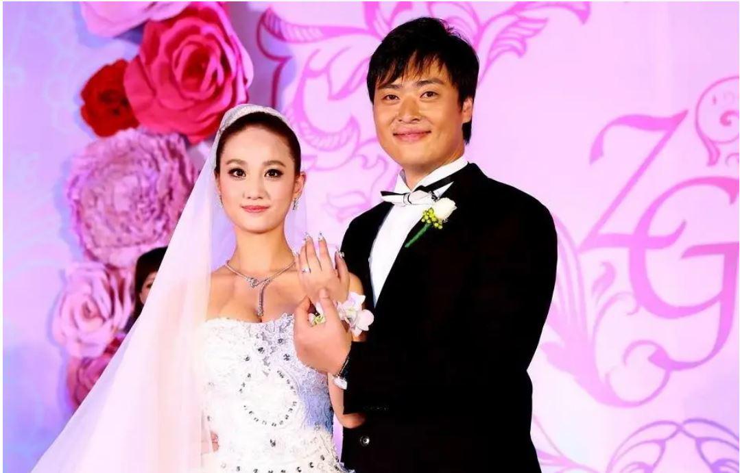 孝顺的张桐简介（成名后为父母买房，和女友相恋6年结婚，40岁没孩子）