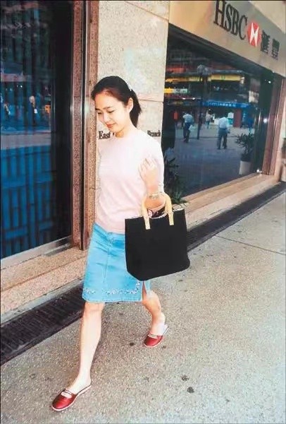 朱丽倩简介（被藏23年，46岁为刘德华生女，今苦尽甘来无遗憾）