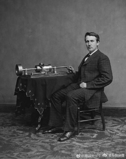 留声机是谁发明的(1877年12月6日 爱迪生发明世界第一台留声机)