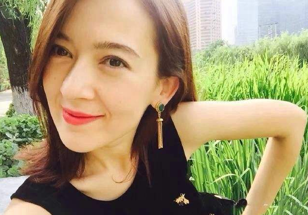 尼格买提的老婆是谁(尼格买提：我30岁娶帕夏古丽，结婚9年没有孩子，风光背后有泪水)