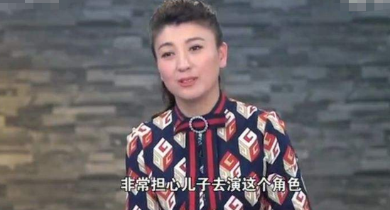 闫学晶老公是谁(48岁闫学晶二婚老公疑正面曝光，为其高龄生女 )