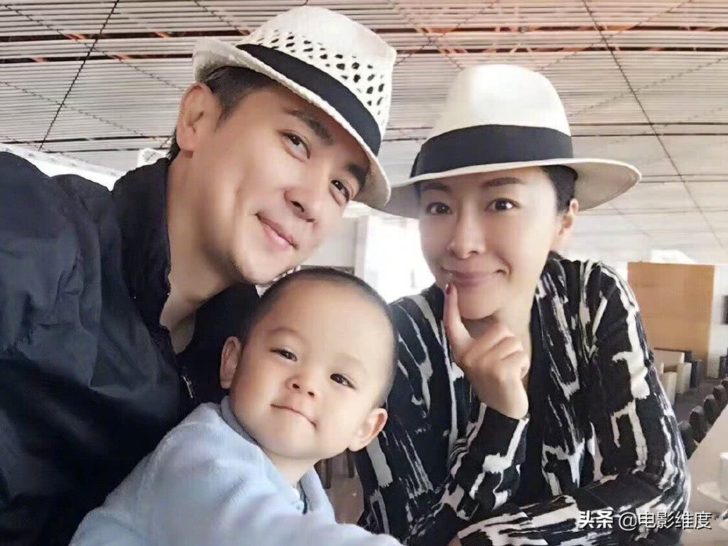 保剑锋老婆是谁(44岁保剑锋低调娶演员何珈好，儿子颜值高像爸爸，一家3口很幸福)