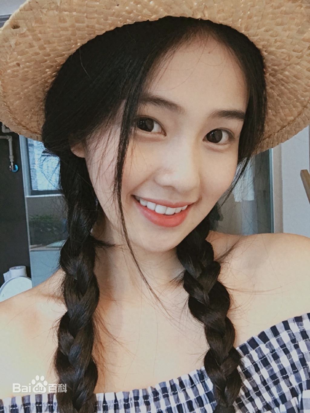 白鹿 个人资料：是怎么从淘宝模特成为当红女星的？
