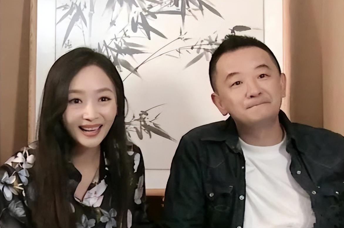 黄海波老婆是谁(黄海波：因丑闻身败名裂，妻子不离不弃，如今与儿子享受天伦之乐)