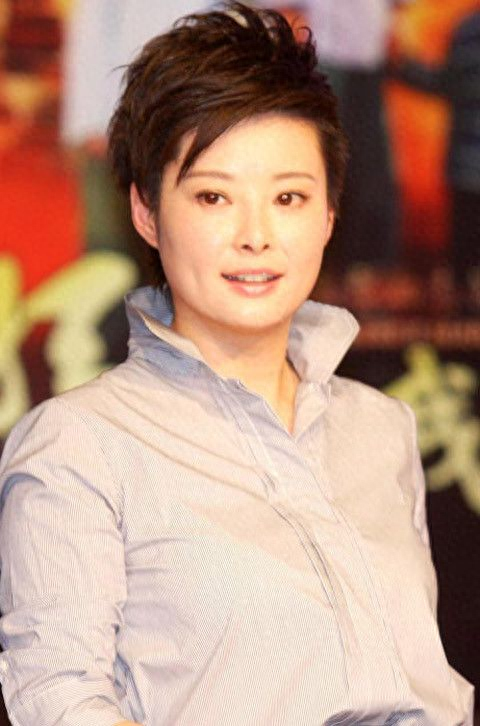 袁立个人资料：被徐威宠了12年，三婚两离后50岁无子女