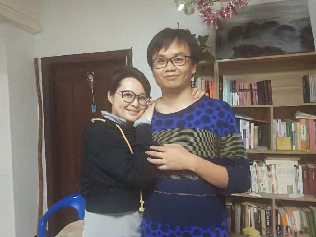 袁立个人资料：被徐威宠了12年，三婚两离后50岁无子女